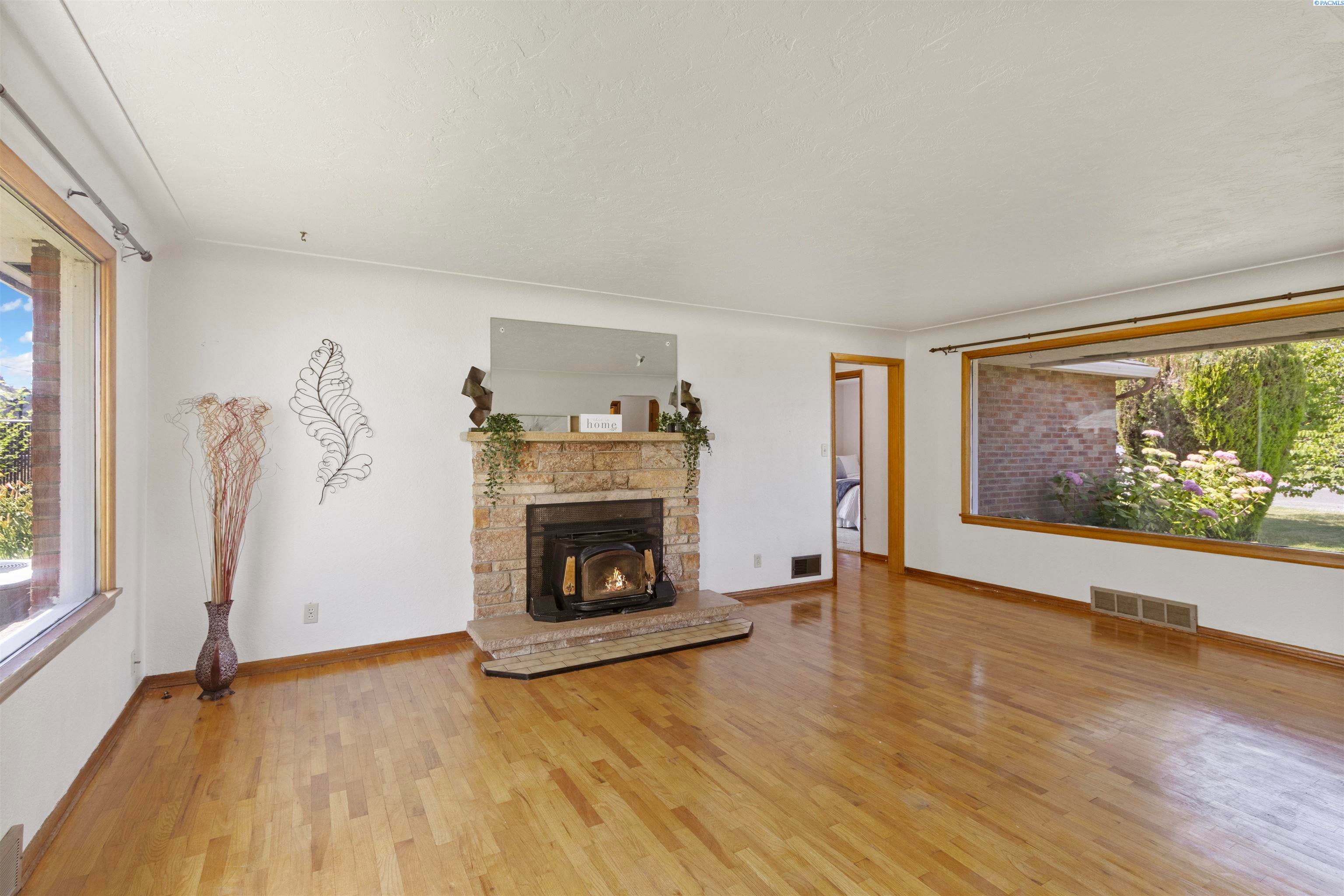 7 South Reed Street Kennewick, WA 99336 - Photo 7 of 23 Gallery Image 7