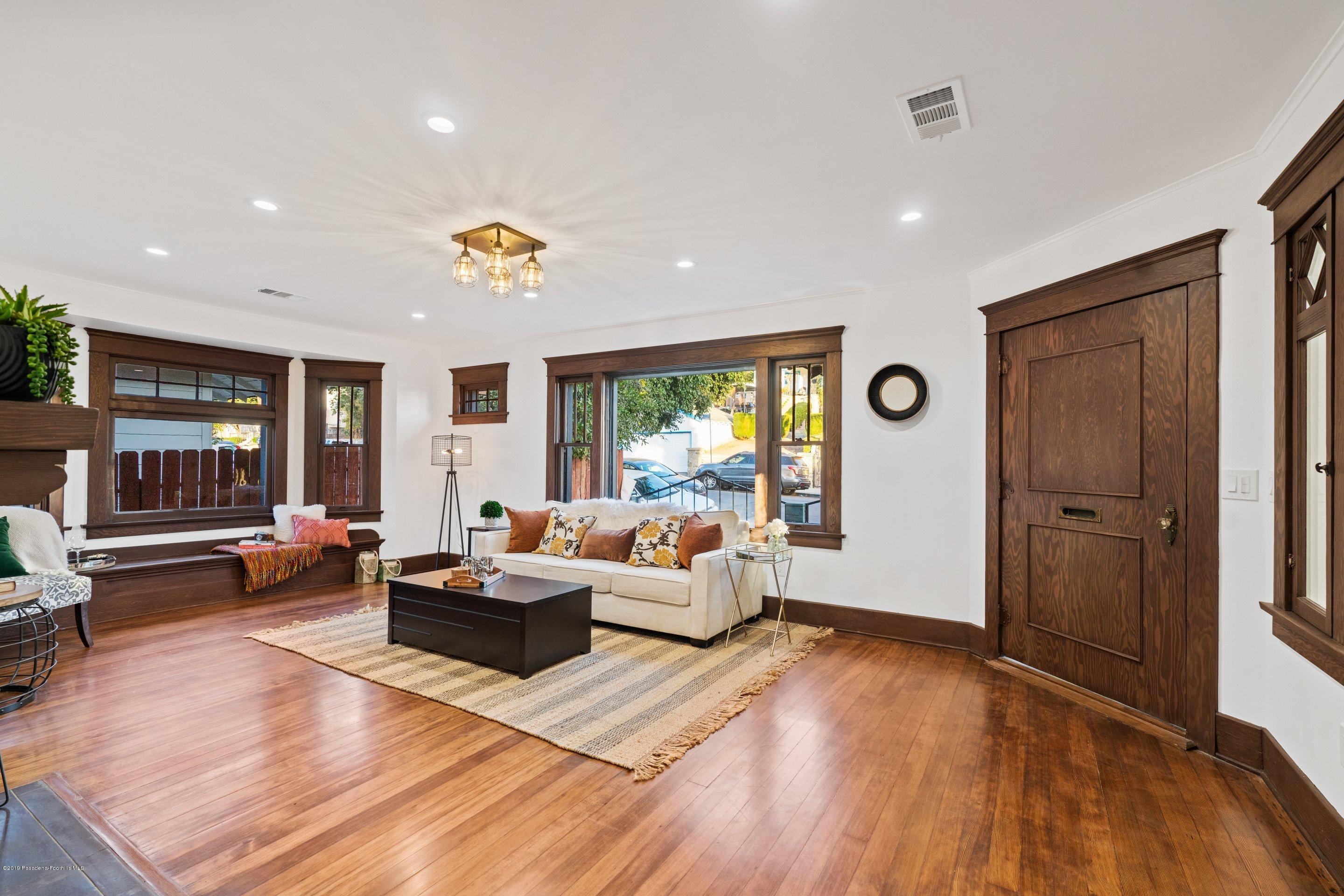 5655 Ash Street Los Angeles, CA 90042 - Photo 4 of 33 DSC00422_21