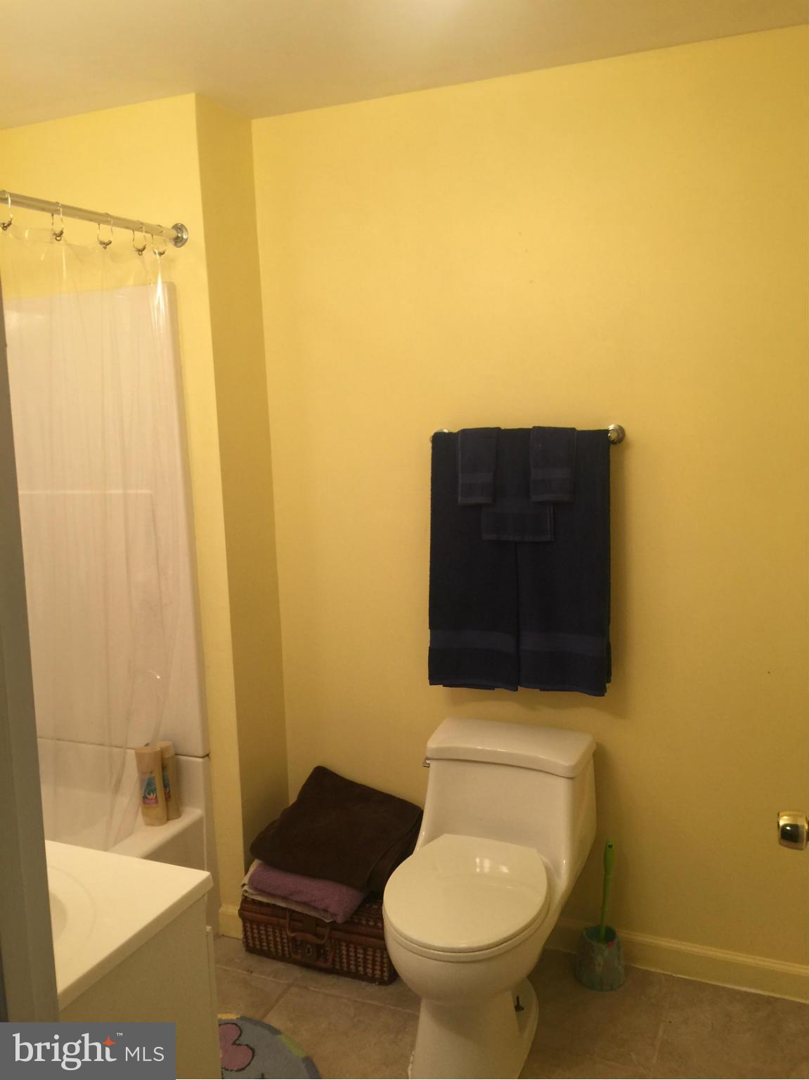 8631 Tall Oaks Road Baltimore, MD 21219 - Photo 19 of 21 Bath