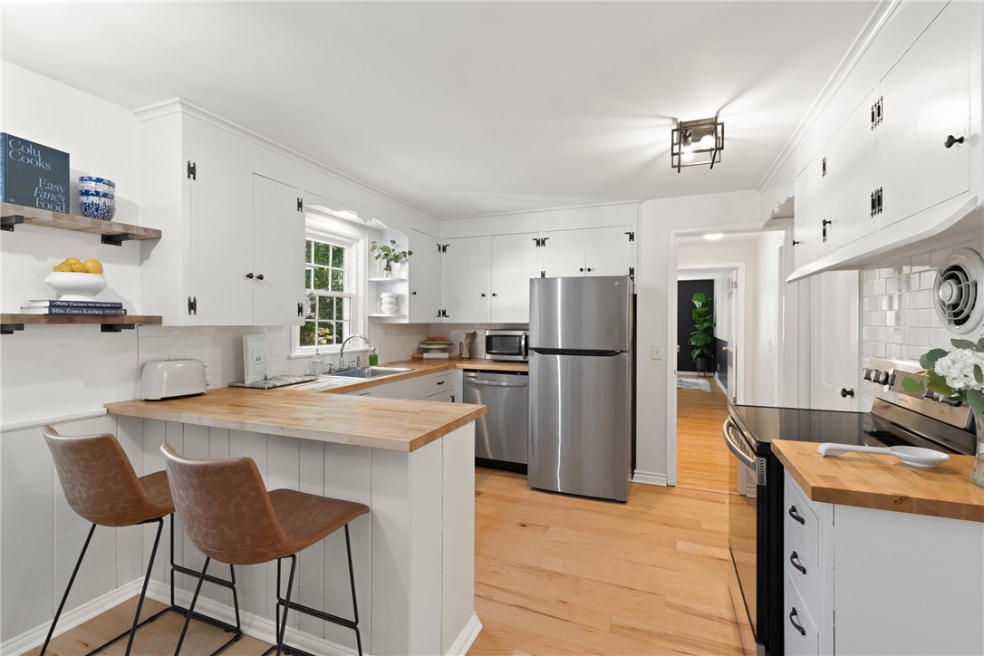 228 Overbrook Road Pittsford, NY 14618 - Photo 16 of 49