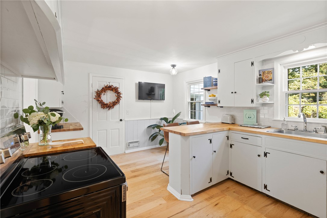 228 Overbrook Road Pittsford, NY 14618 - Photo 17 of 49