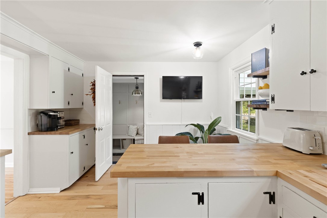 228 Overbrook Road Pittsford, NY 14618 - Photo 19 of 49