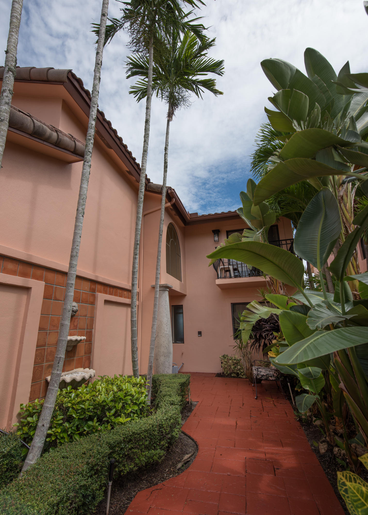 6511 Via Rosa Boca Raton, FL 33433 - Photo 4 of 26 Courtyard