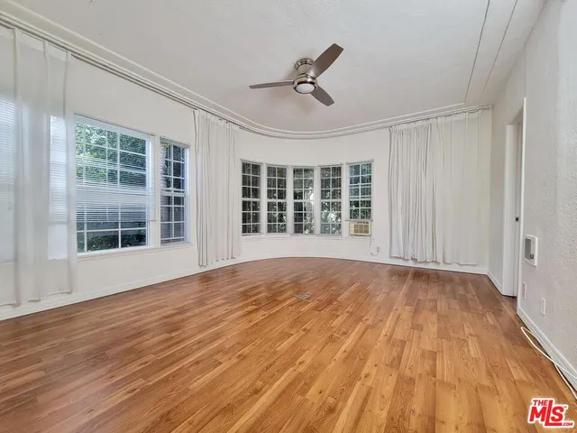 $1,575 | 639 South Cochran Avenue, Unit 202, Los Angeles, CA 90036