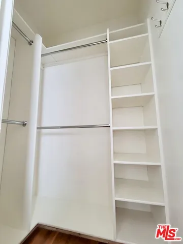 $1,575 | 639 South Cochran Avenue, Unit 202, Los Angeles, CA 90036