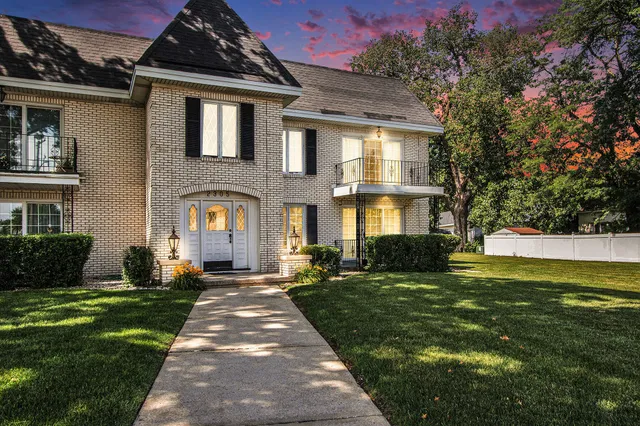 $185,000 | 2305 Martha Street, Unit D2, Highland, IN 46322