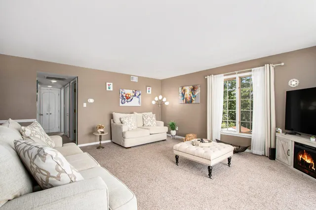 $185,000 | 2305 Martha Street, Unit D2, Highland, IN 46322