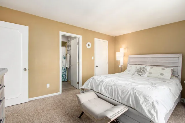 $185,000 | 2305 Martha Street, Unit D2, Highland, IN 46322