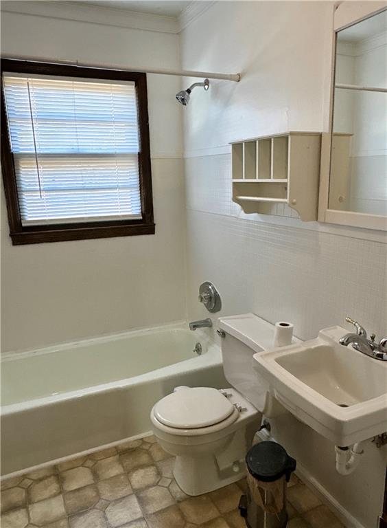 5463 Heardsville Road Cumming, GA 30028 - Photo 9 of 16 a bathroom with a sink a toilet and a bathtub
