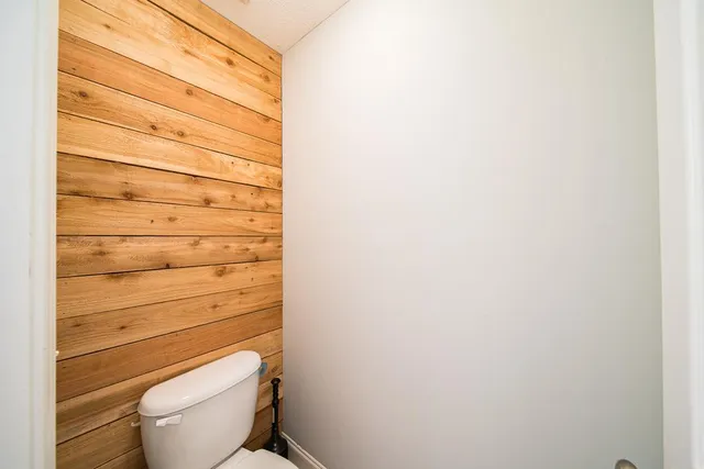 a bathroom with a toilet