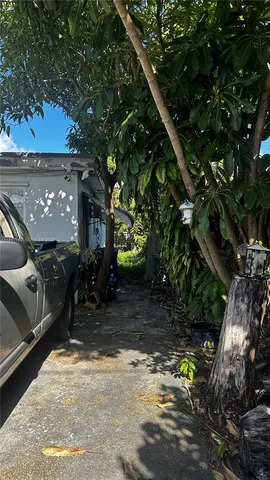 $2,190 | 732 Moffett Street, Unit 4A, Hallandale Beach, FL 33009