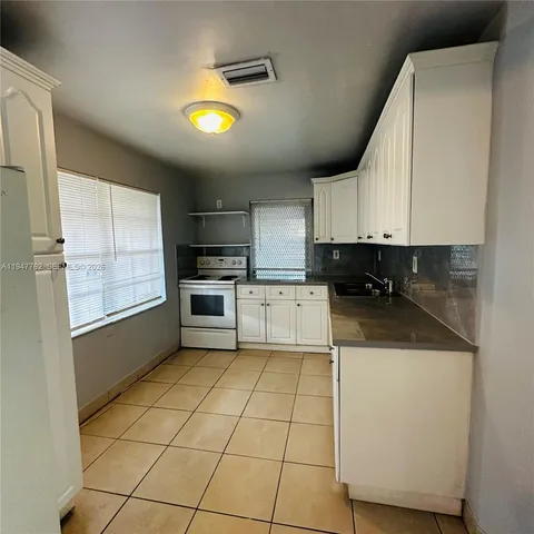 $2,190 | 732 Moffett Street, Unit 4A, Hallandale Beach, FL 33009
