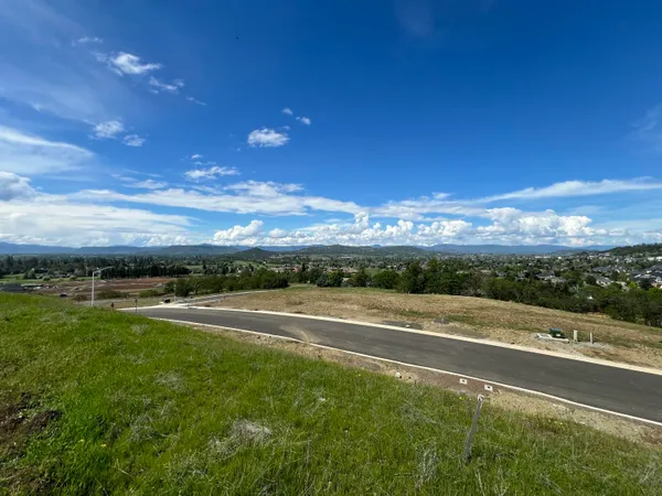 $215,000 | 468 Pinnacle Ridge, Unit 88, Eagle Point, OR 97524