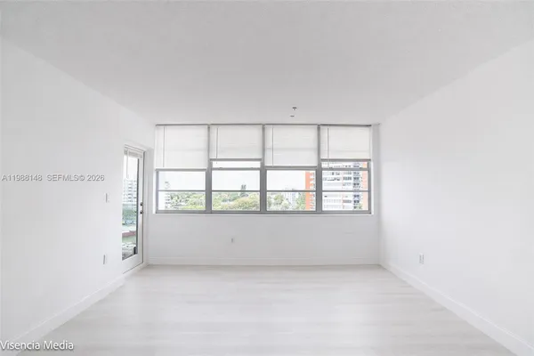 $1,900 | 1351 Northeast Miami Gardens Drive, Unit 703E, Miami, FL 33179