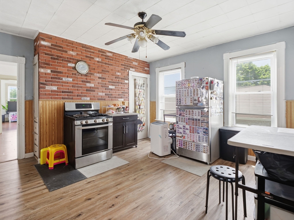 89 Gage Street Worcester, MA 01605 - Photo 7 of 41