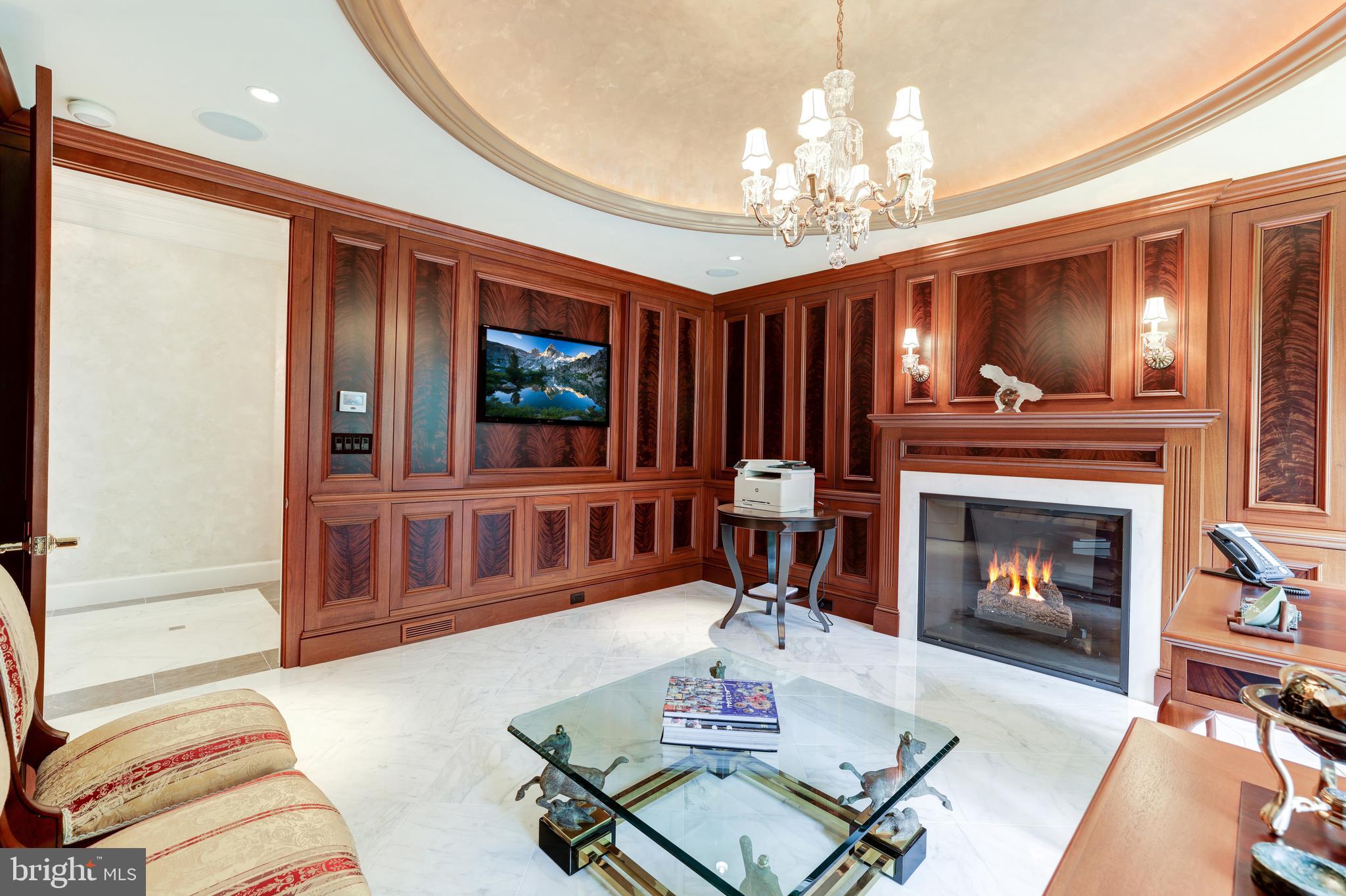 6822 Georgetown Pike McLean, VA 22101 - Photo 16 of 62 Library / Office