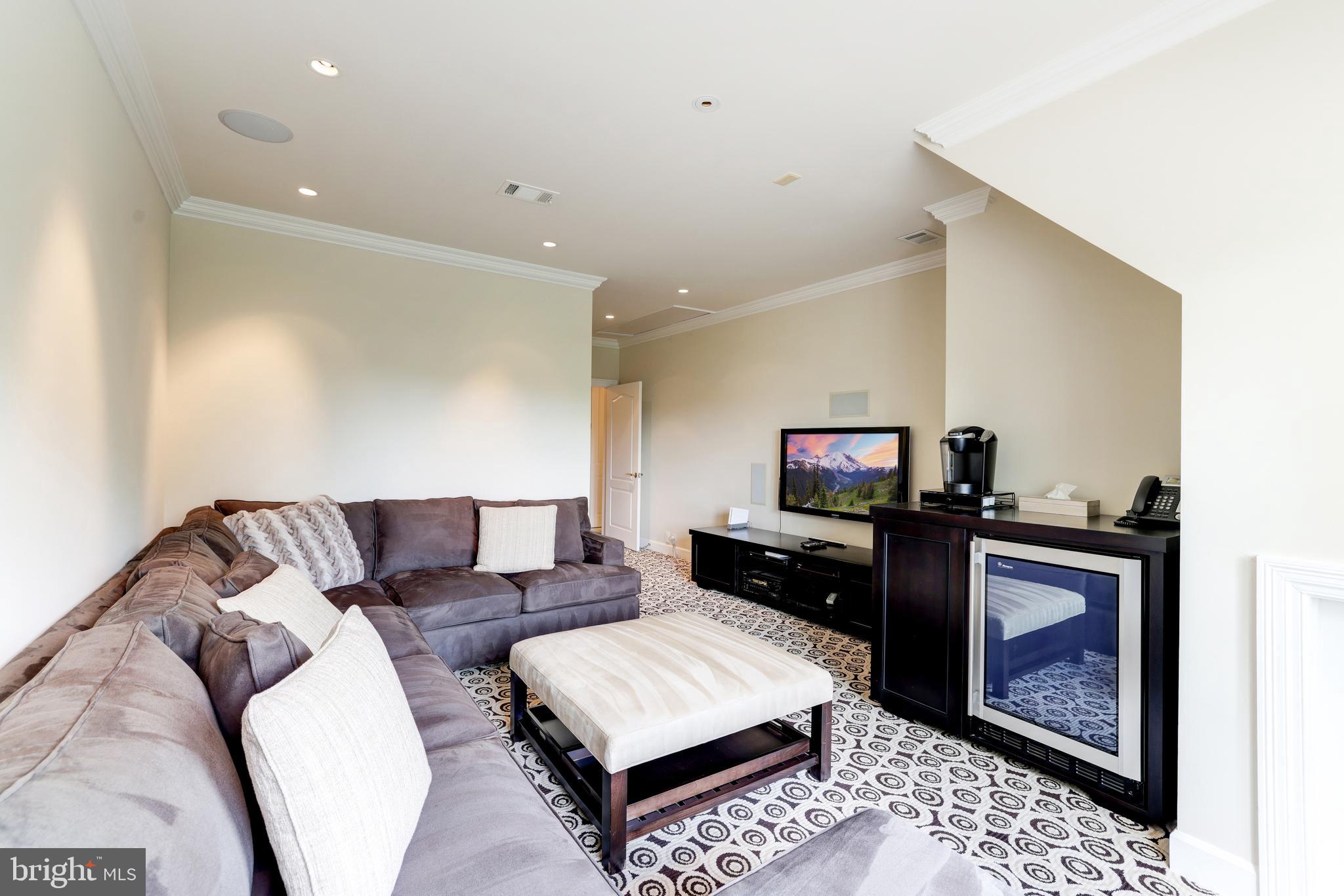 6822 Georgetown Pike McLean, VA 22101 - Photo 37 of 62 Sitting Room