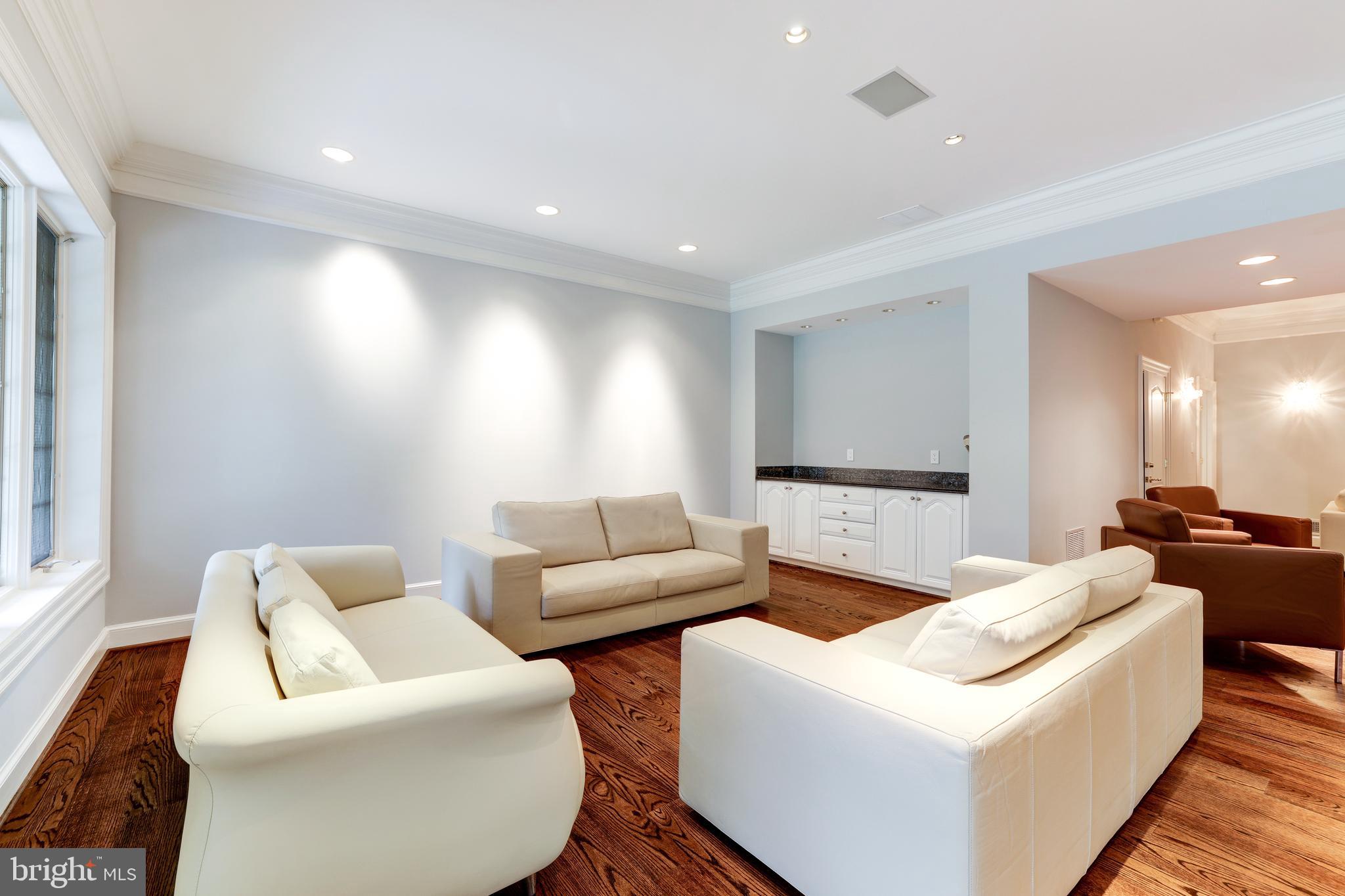 6822 Georgetown Pike McLean, VA 22101 - Photo 48 of 62 Lounge