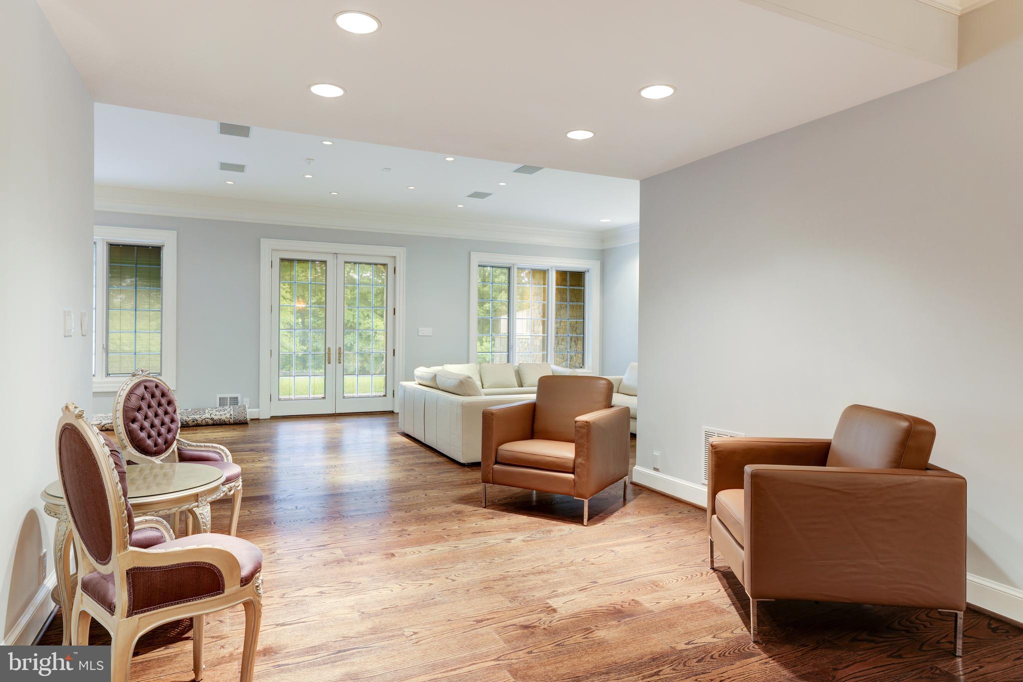 6822 Georgetown Pike McLean, VA 22101 - Photo 49 of 62 Lounge