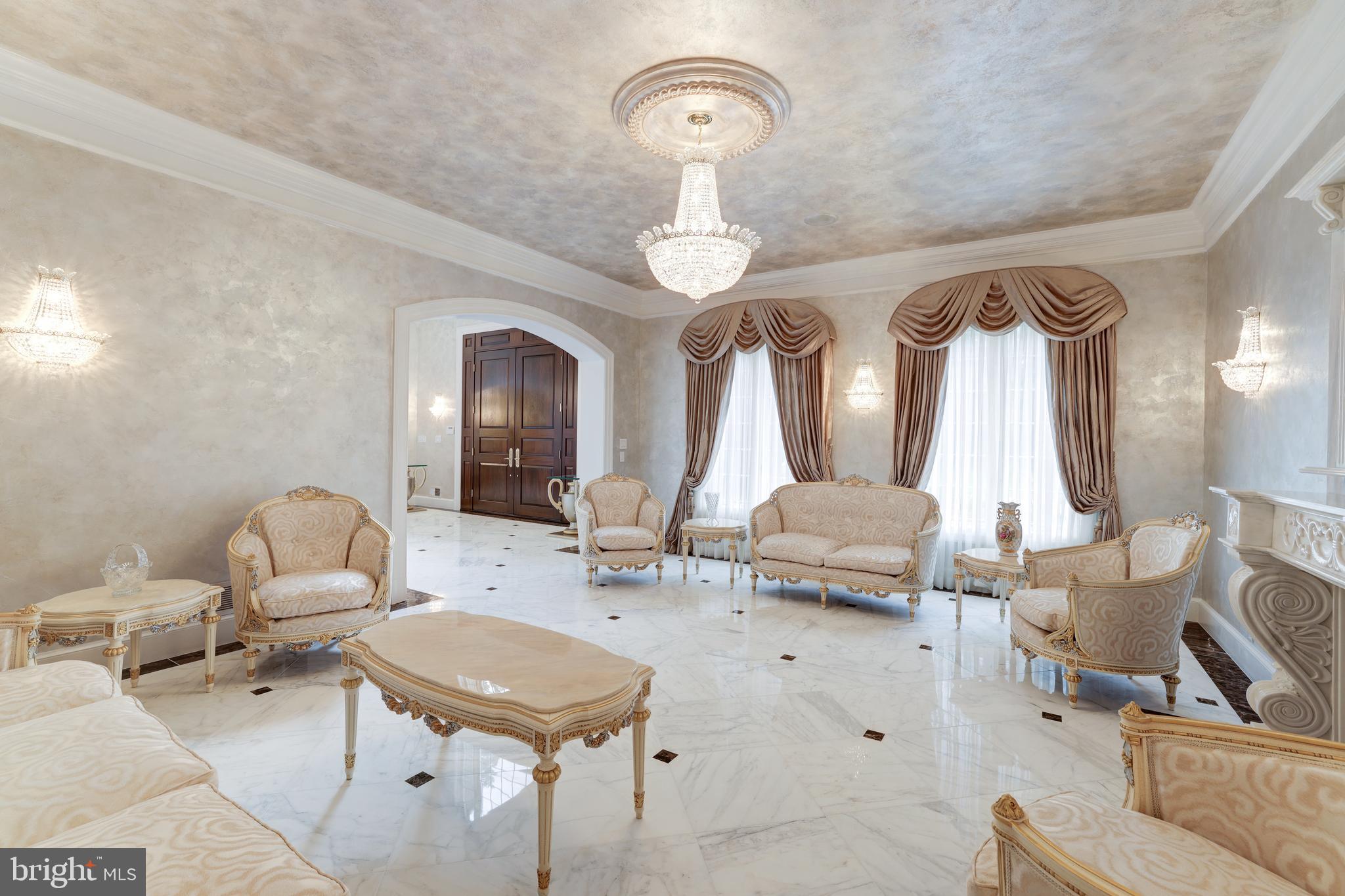 6822 Georgetown Pike McLean, VA 22101 - Photo 10 of 62 Living Room