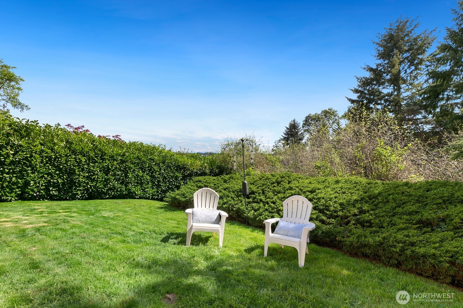 1429 Southwest 170th Street Normandy Park, WA 98166 - Photo 25 of 31 a view of a bench in the garden