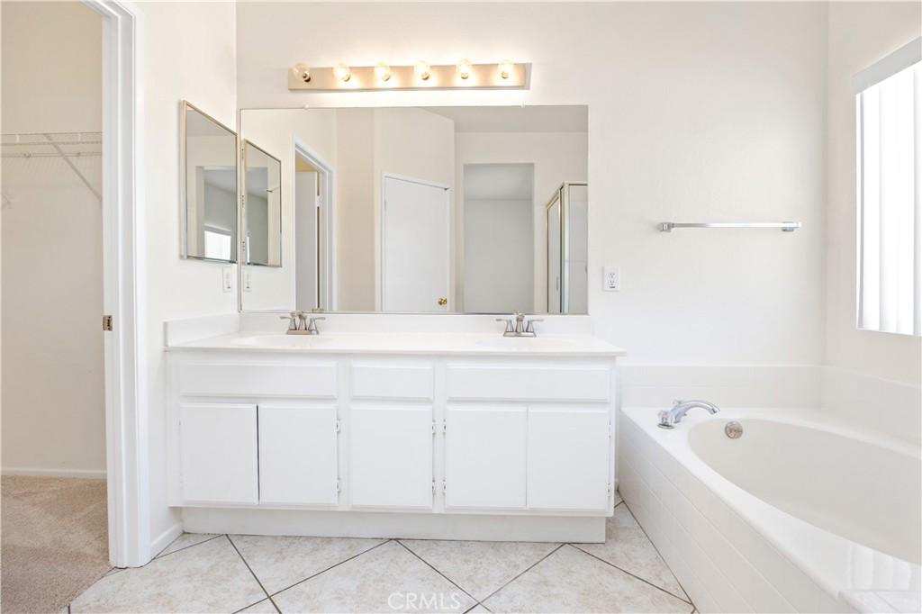 43850 Tiber Street Hemet, CA 92544 - Photo 26 of 39 a bathroom with a bathtub and a sink