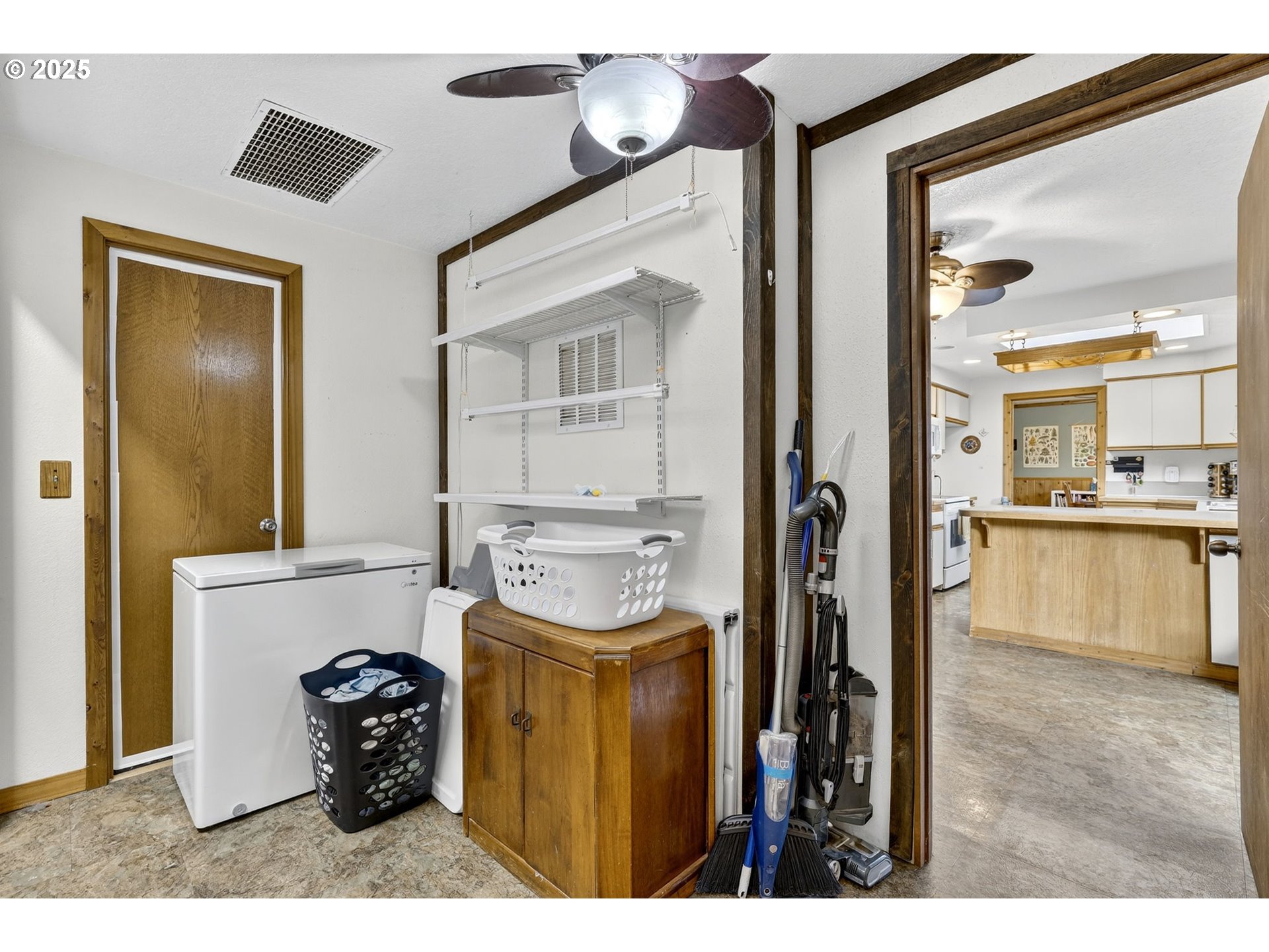 814 Cedaroak Street St. Helens, OR 97051 - Photo 25 of 43 a bathroom with a sink and a mirror