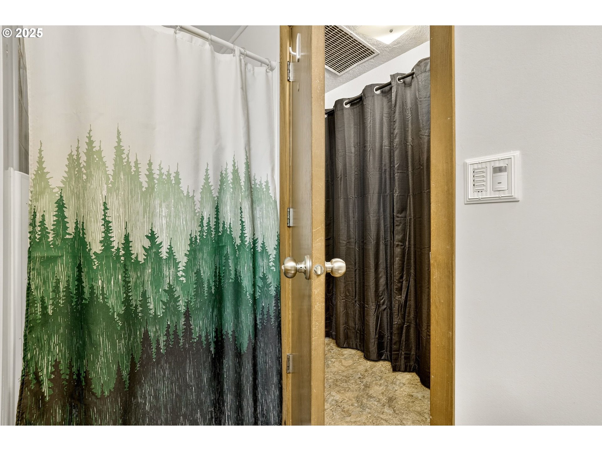 814 Cedaroak Street St. Helens, OR 97051 - Photo 34 of 43 a view of a bathroom with shower and a garden