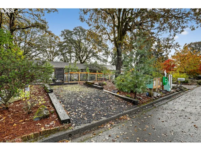 a view of a yard in front of a house