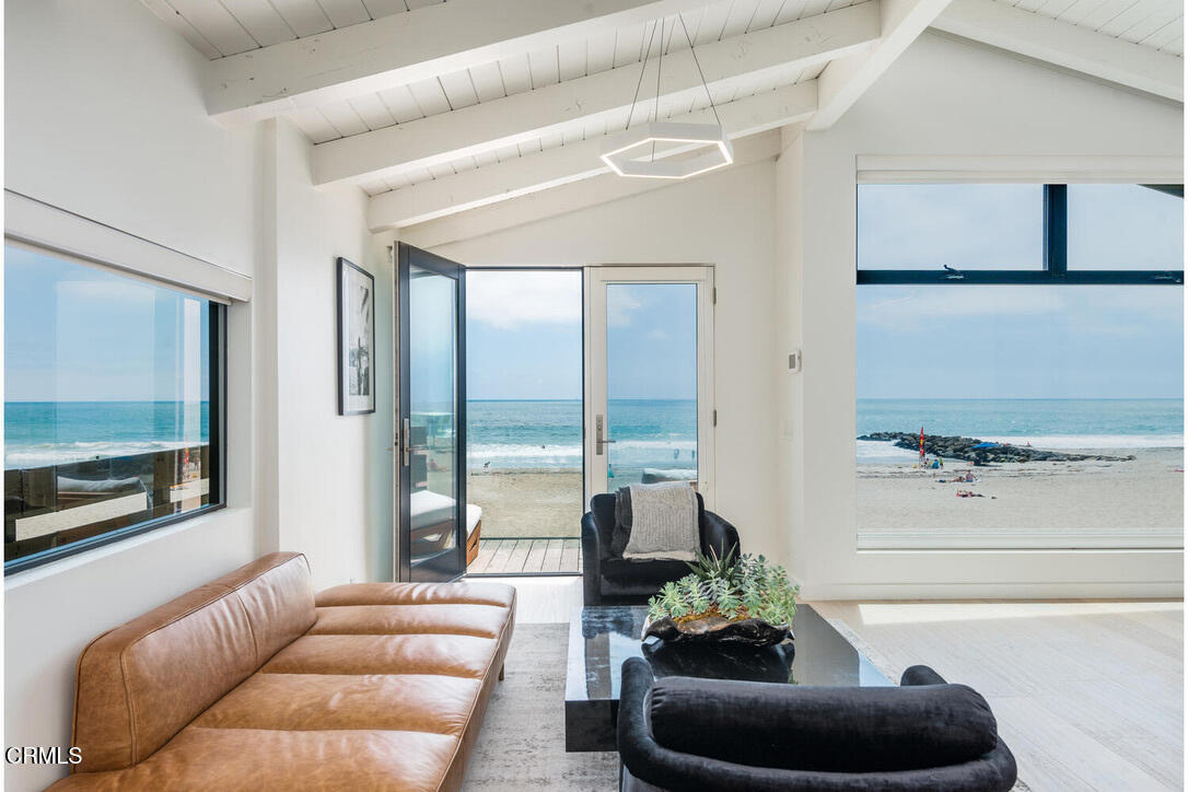 998 Sharon Lane Ventura, CA 93001 - Photo 26 of 42 a living room with furniture and a potted plant