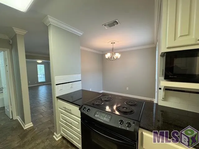 $179,900 | 4321-2 Jefferson Woods Drive, Unit 2, Baton Rouge, LA 70809