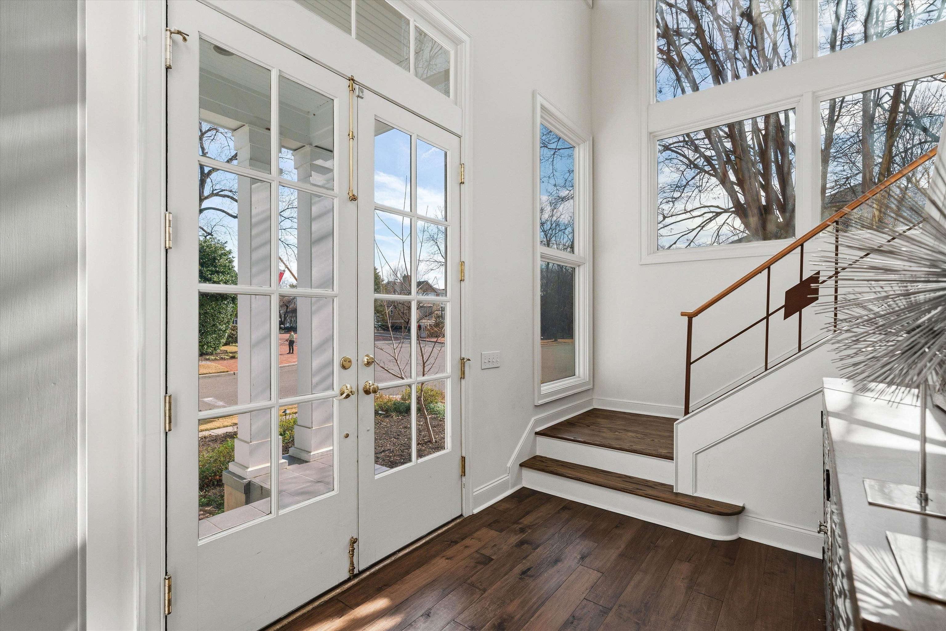 837 Harbor Bend Road Memphis, TN 38103 - Photo 4 of 35 a view of entryway with a front door