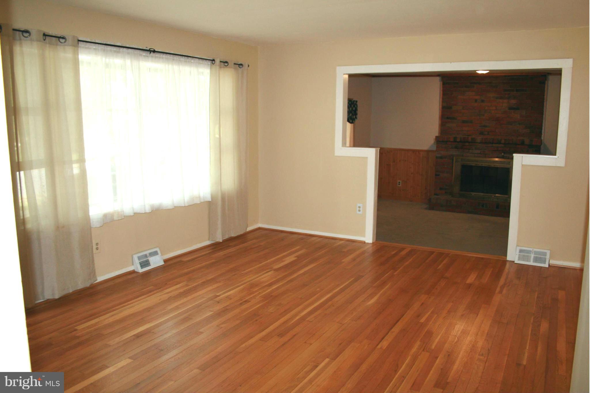 500 Granleigh Road Owings Mills, MD 21117 - Photo 8 of 29 Living Room