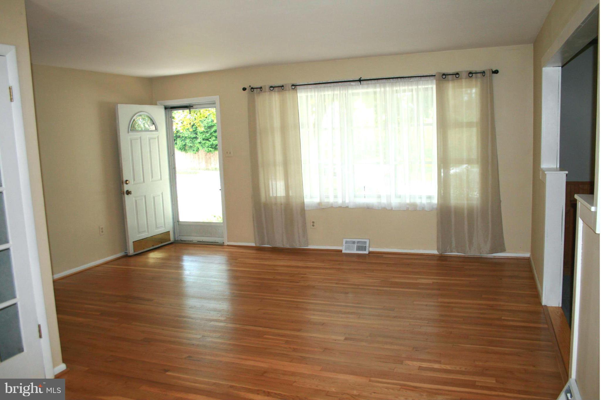 500 Granleigh Road Owings Mills, MD 21117 - Photo 9 of 29 Living Room
