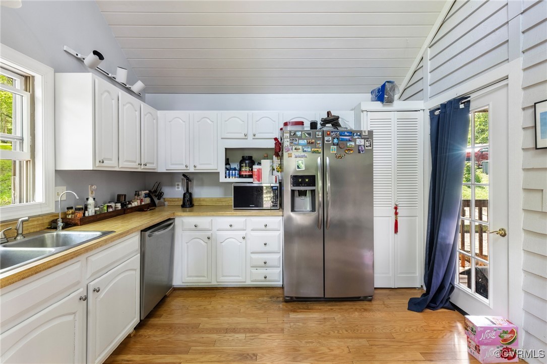 13320 Berkeley Road Orange, VA 22960 - Photo 17 of 46 a kitchen with stainless steel appliances granite countertop a refrigerator a sink and dishwasher