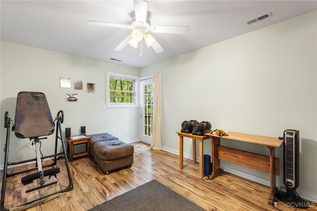 13320 Berkeley Road Orange, VA 22960 - Photo 29 of 46 a living room with furniture and a window