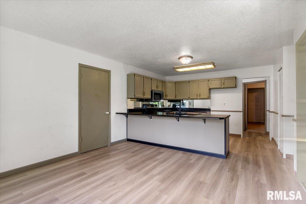 1204 Harmony Court Springfield, IL 62703 - Photo 14 of 35