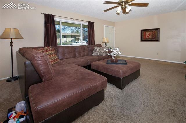 4735 Cheerful Road Colorado Springs, CO 80917 - Photo 3 of 25 Living room