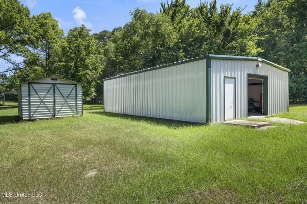 $625,000 | 1761 Parks Place Road, Como, MS 38619