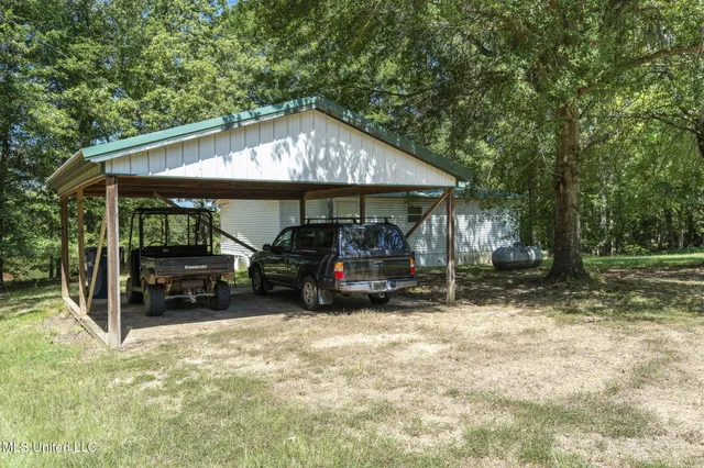 $625,000 | 1761 Parks Place Road, Como, MS 38619