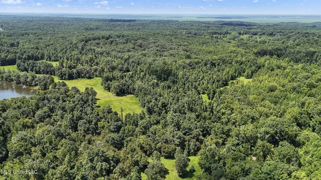 $625,000 | 1761 Parks Place Road, Como, MS 38619