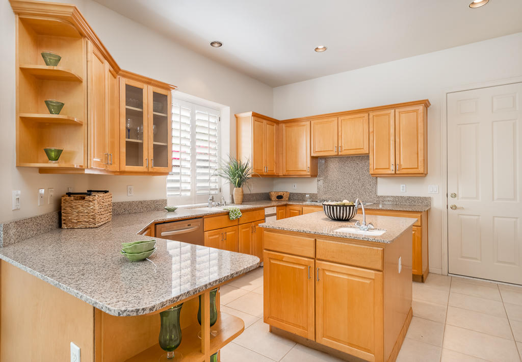 4 Normandy Way Rancho Mirage, CA 92270 - Photo 14 of 41 Kitchen - 2 sinks