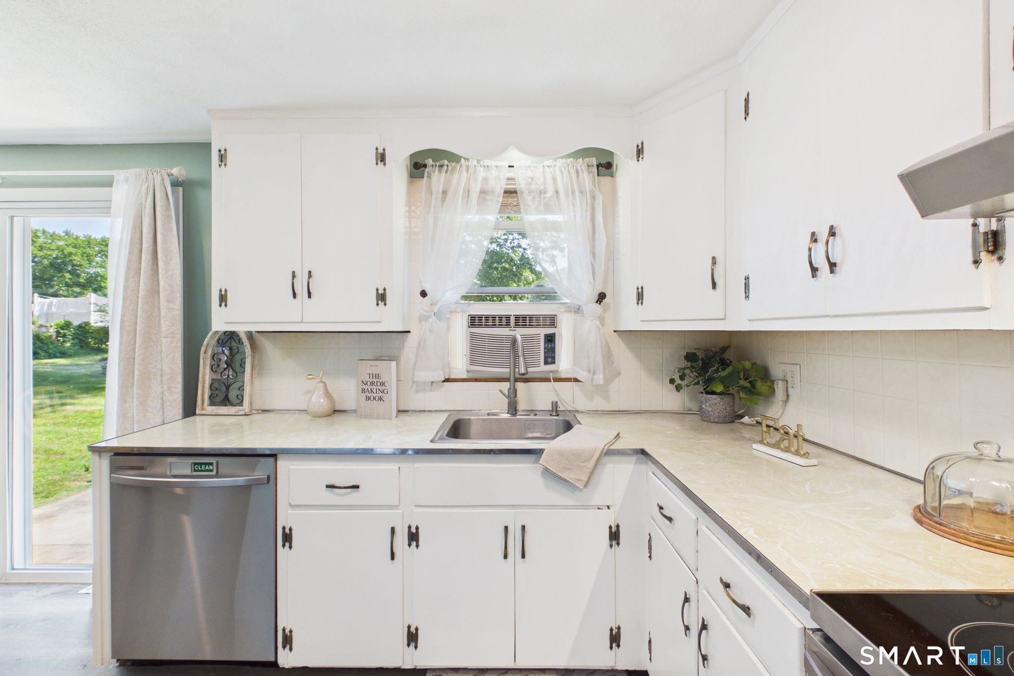 15 Gary Road Enfield, CT 06082 - Photo 2 of 28