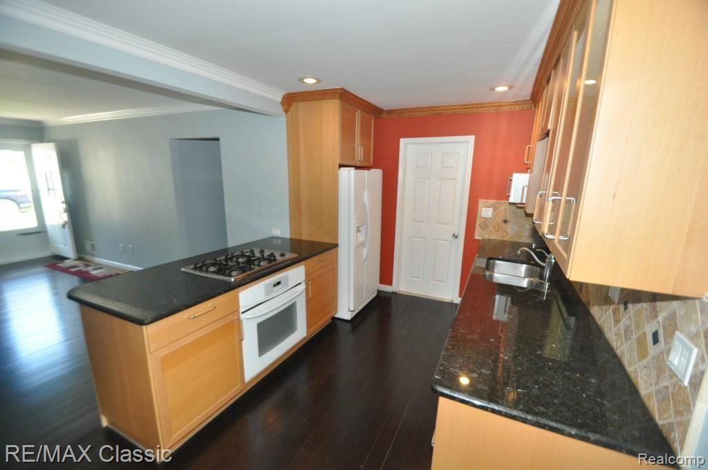 4407 West 14 Mile Road Royal Oak, MI 48073 - Photo 5 of 15