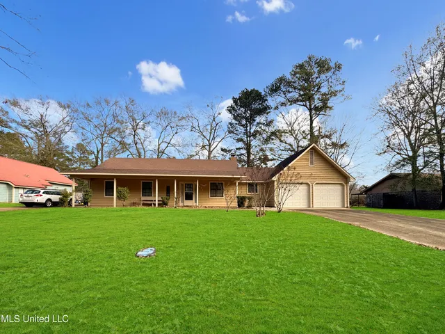 $152,500 | 624 Cedar Springs Drive, Jackson, MS 39212