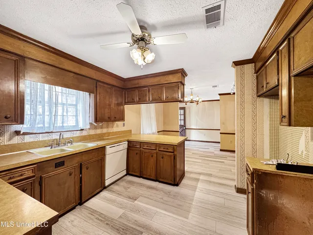 $152,500 | 624 Cedar Springs Drive, Jackson, MS 39212