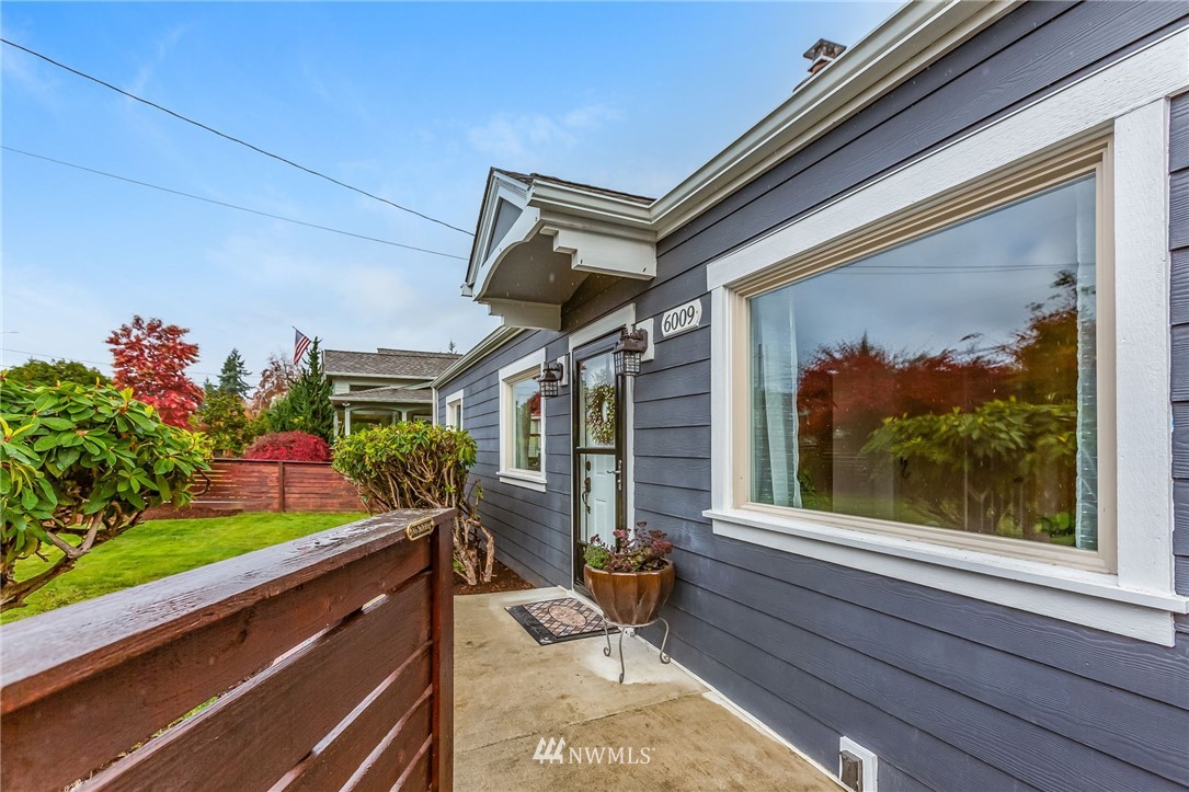 6009 Cady Road Everett, WA 98203 - Photo 2 of 40