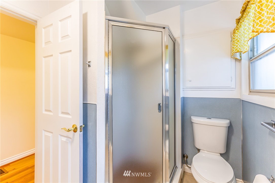 6009 Cady Road Everett, WA 98203 - Photo 22 of 40 a bathroom with a toilet and a shower