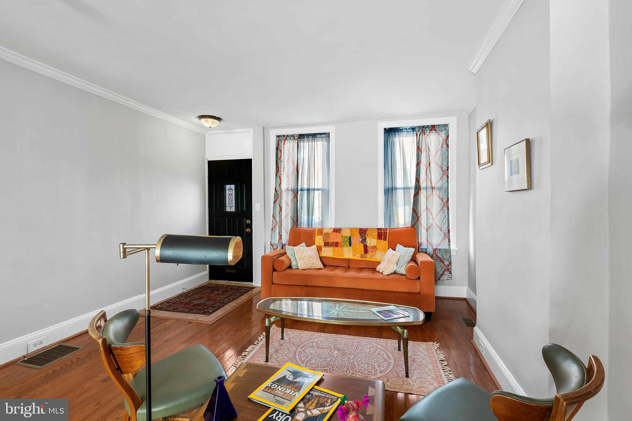 342 Tree Street Philadelphia, PA 19148 - Photo 3 of 30 Living room area