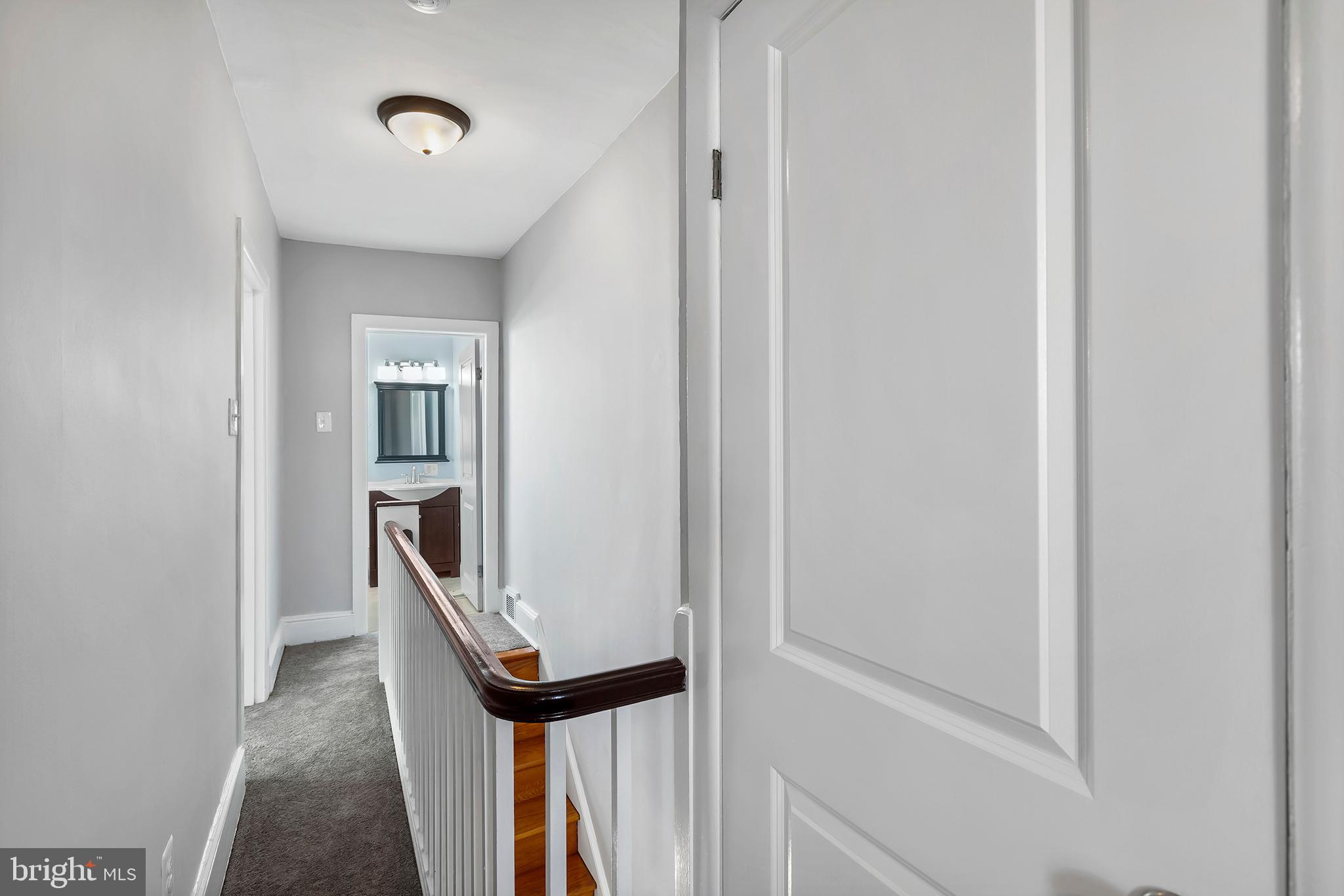 342 Tree Street Philadelphia, PA 19148 - Photo 22 of 30 Upstairs hallway